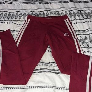 I am selling some cute leggings from adidas! Bought from a store called elbens